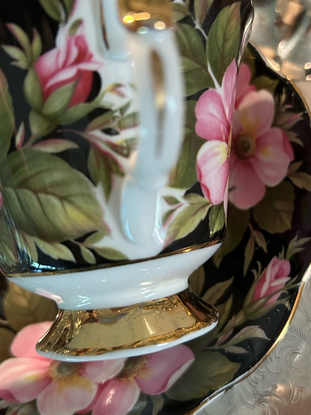 Royal Albert Alberta Rose Tea Cup & Saucer set - Picture 3 of 8